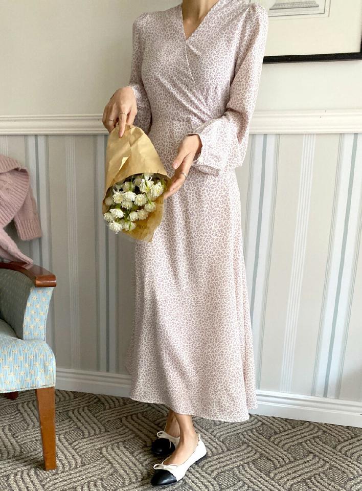 バックリボンカシュクールフローラルワンピース・全2色・t66241 レディース 【ops】韓国ファッション ワンピース ロングワンピース 長袖 Vネック リボン カシュクール 花柄 フラワー フローラル ロング丈 シンプル 体型カバー カジュアル 秋 冬