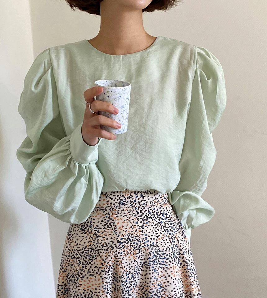 ラウンドパフブラウス・全3色・t66234 レディース 【bl】韓国ファッション トップス ブラウス 長袖 ラウンドネック ギャザー パフスリーブ パステル 無地 シンプル 大人 カジュアル フェミニン ボリュームスリーブ 春 秋 冬