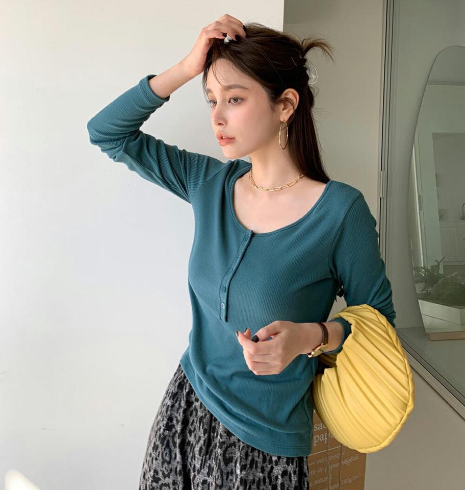 2WAYボタンUネックTシャツ・全4色・t00075 レディース 【tops】トップス Tシャツ 長袖 Uネック 単色 リブ シンプル カジュアル 前後着用自由 大人 ベーシック デコルテ 鎖骨 秋 冬 春 韓国ファッション ハイホリHIHOLLI