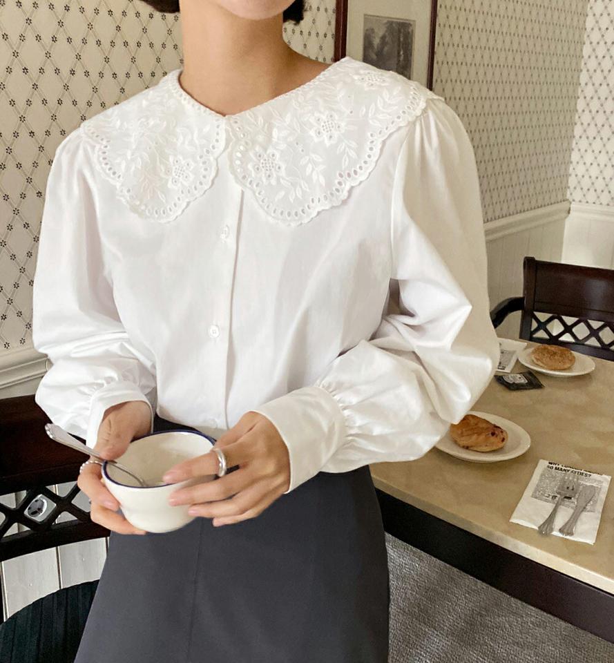 スカラップレースカラーブラウス・全2色・t66236 レディース 【bl】韓国ファッション トップス ブラウス 長袖 ラウンドネック 花柄 フラワー スカラップ レースカラー 襟コンシャス シンプル 大人 体型カバー カジュアル フェミニン 春 秋 冬