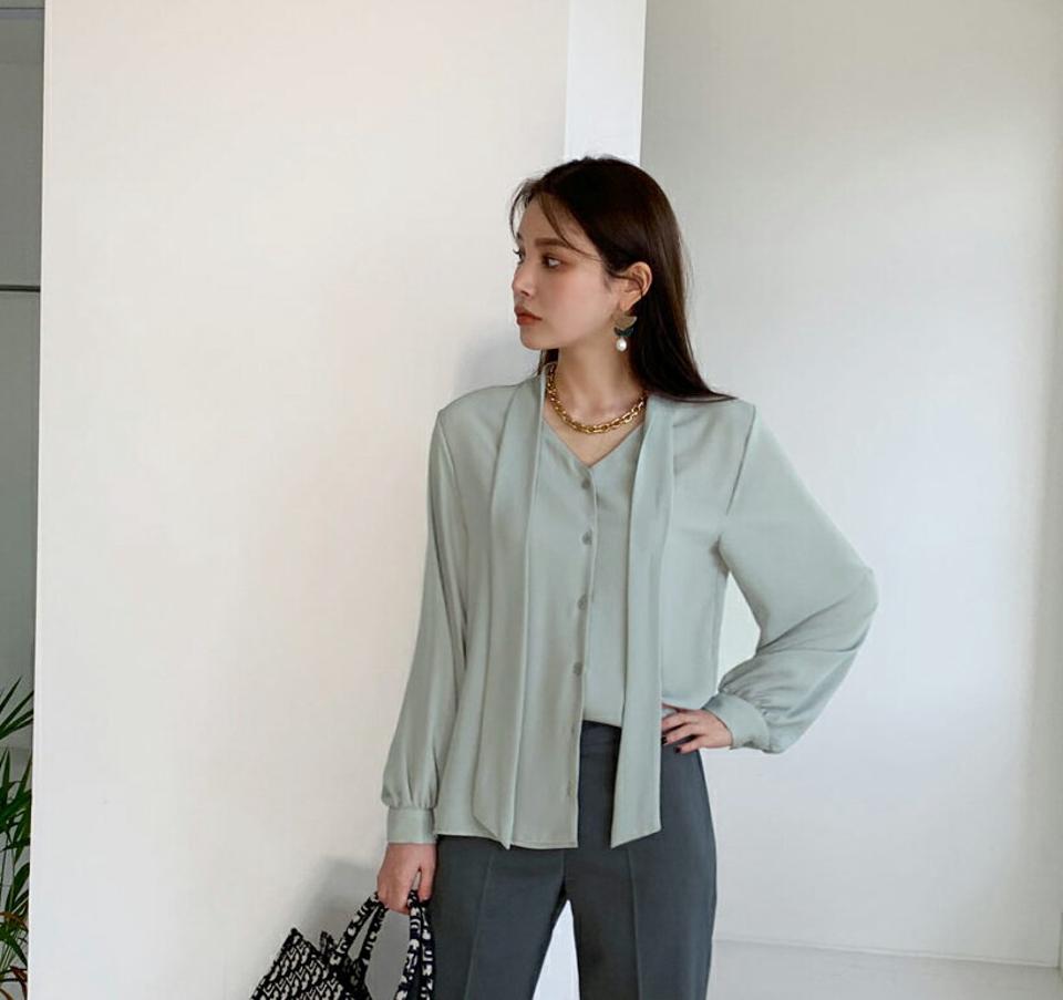 リボンタイブラウス・全4色・t00050 レディース 【bl】トップス ブラウス 長袖 りぼん タイ 単色 無地 シンプル フェミニン 大人 きれいめ 上品 秋 冬 春 韓国ファッション ハイホリHIHOLLI