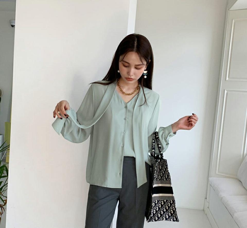 リボンタイブラウス・全4色・t00050 レディース 【bl】トップス ブラウス 長袖 りぼん タイ 単色 無地 シンプル フェミニン 大人 きれいめ 上品 秋 冬 春 韓国ファッション ハイホリHIHOLLI