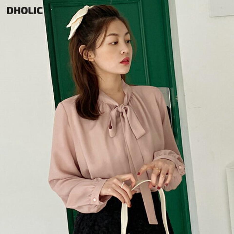 ネックリボンブラウス・全3色・t66548 レディース 【bl】韓国ファッション トップス ブラウス 長袖 ネックリボン ツヤ ボタン ギャザー パフ シフォン 単色 パステル シンプル 大人 体型カバー カジュアル フェミニン 春 秋 冬