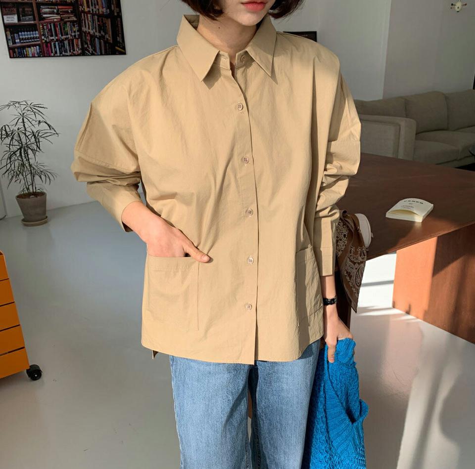 バックスリットポケットシャツ・全3色・t66542 レディース 【bl】韓国ファッション トップス シャツ 長袖 カラーネック スリット アンバランス丈 ポケット 無地 シンプル カジュアル フェミニン ルーズ パステル 水色 体型カバー ガーリー 春 秋 冬