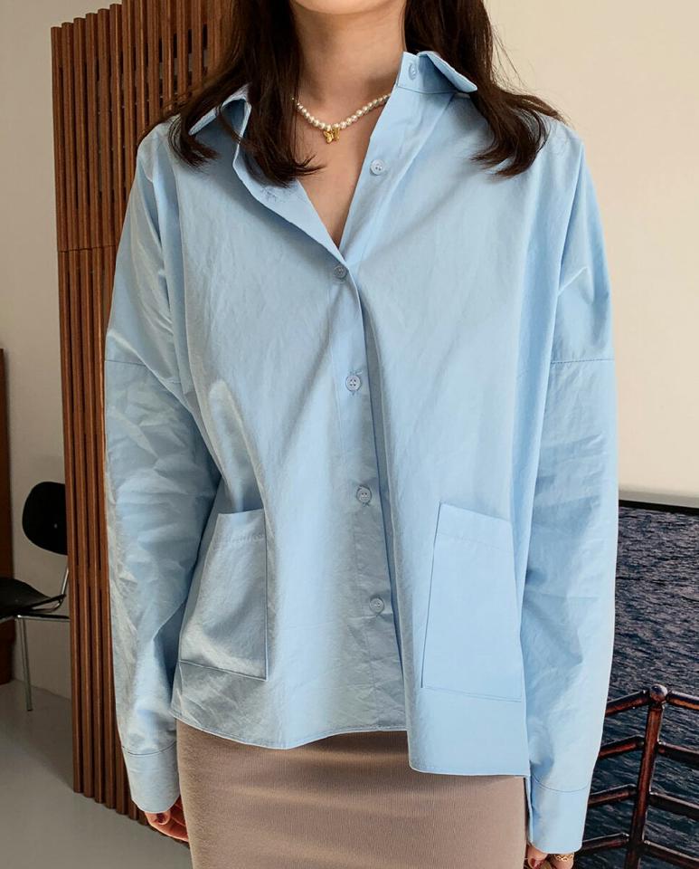 バックスリットポケットシャツ・全3色・t66542 レディース 【bl】韓国ファッション トップス シャツ 長袖 カラーネック スリット アンバランス丈 ポケット 無地 シンプル カジュアル フェミニン ルーズ パステル 水色 体型カバー ガーリー 春 秋 冬