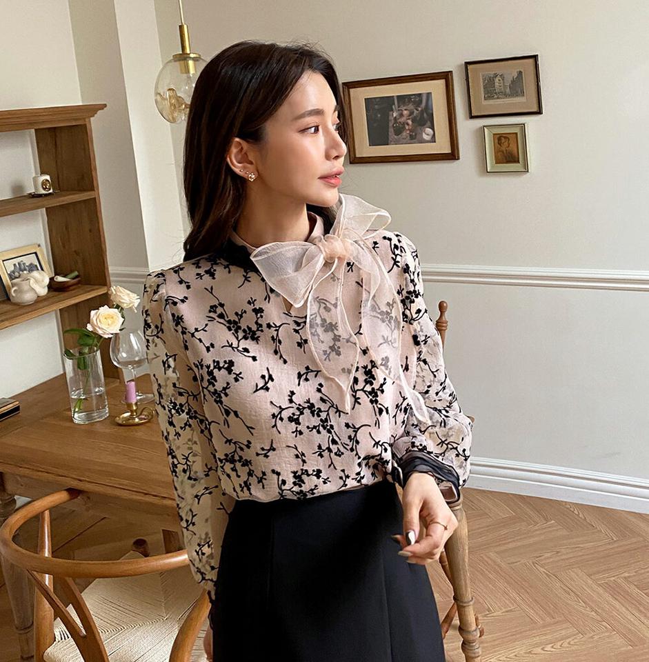 スカーフ付フラワーレースブラウス・全3色・b65281 レディース 【bl】韓国ファッション トップス ブラウス 長袖 Vスリット スカーフ付 レース 花柄 フローラル フラワー 刺繍 シンプル 大人 体型カバー カジュアル フェミニン 春 秋 冬