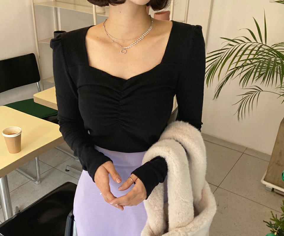 起毛ハートネックシャーリングTシャツ・全3色・t63221 レディース 【tops】韓国ファッション トップス Tシャツ 大人 長袖 ハートネック 起毛 シャーリング ギャザー クロップド丈 無地 シンプル 体型カバー 細身 フェミニン カジュアル 秋 冬