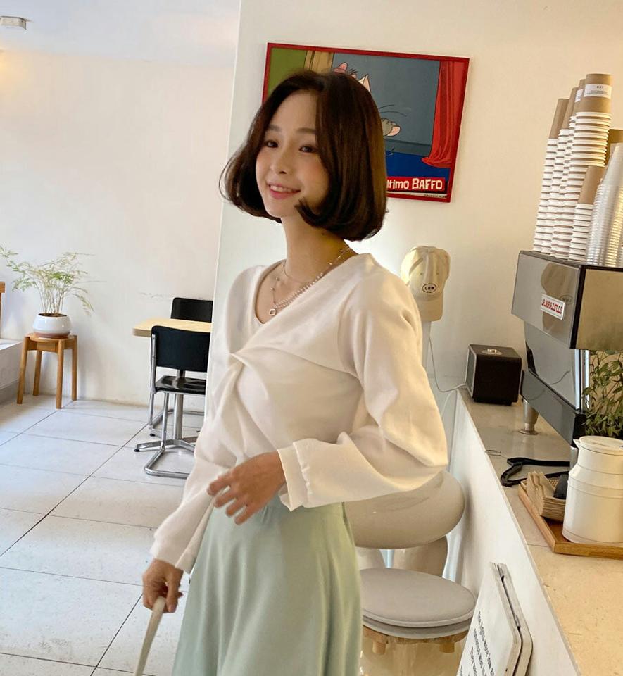 ツイストブラウス・全4色・t63253 レディース 【bl】韓国ファッション トップス ブラウス 長袖 Vネック モダン ツイスト ルーズ 無地 シンプル 大人 体型カバー カジュアル フェミニン 春 秋 冬