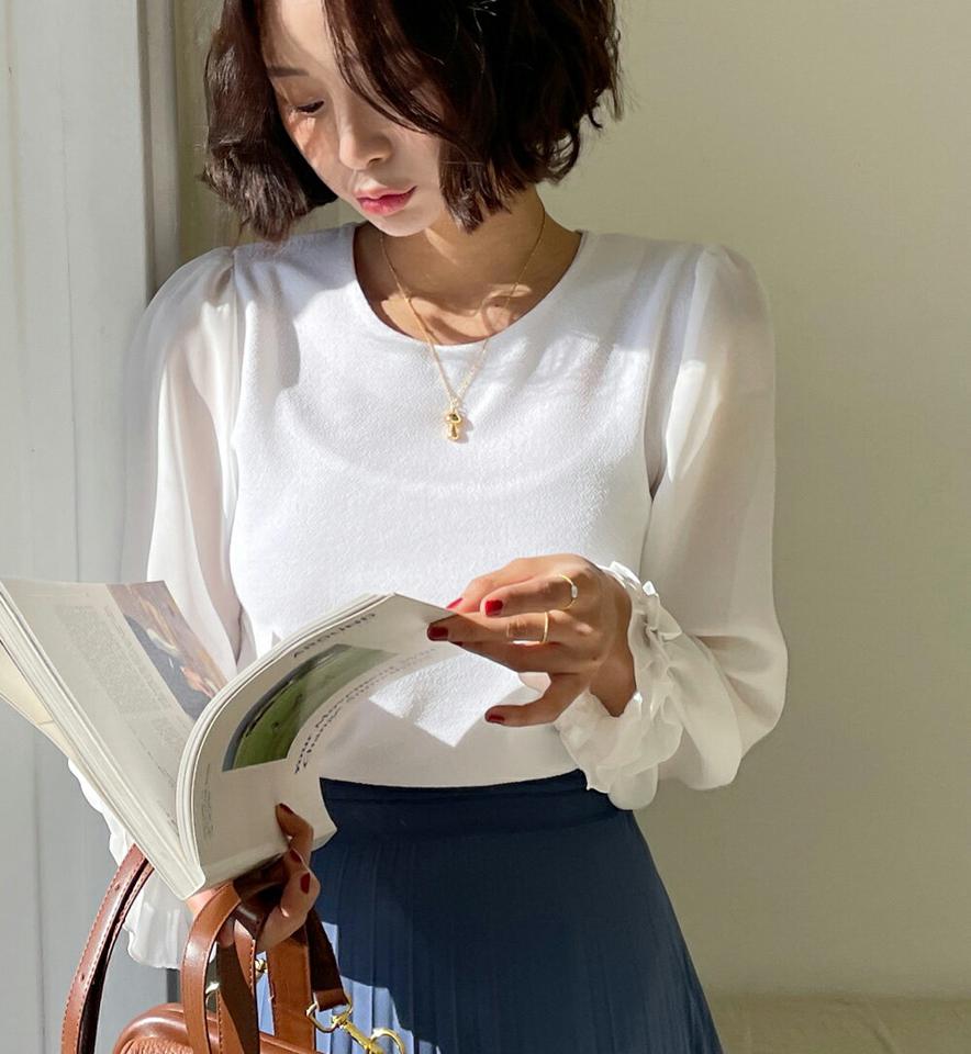 フリルスリーブブラウス・全3色・t66123 レディース 【bl】韓国ファッション トップス ブラウス 長袖 ラウンドネック フリルスリーブ ギャザー 無地 シンプル 大人 カジュアル フェミニン 春 秋 冬