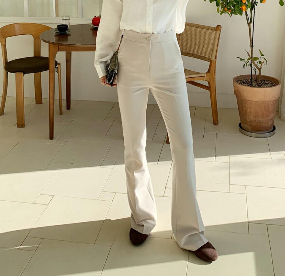 フレアロングスラックス・全3色・t66138 レディース 【pt】韓国ファッション ボトムス ロング ロングパンツ スラックスパンツ スラックス フレア ハイウエスト センタープレス 無地 シンプル 体型カバー フェミニン カジュアル 秋 冬