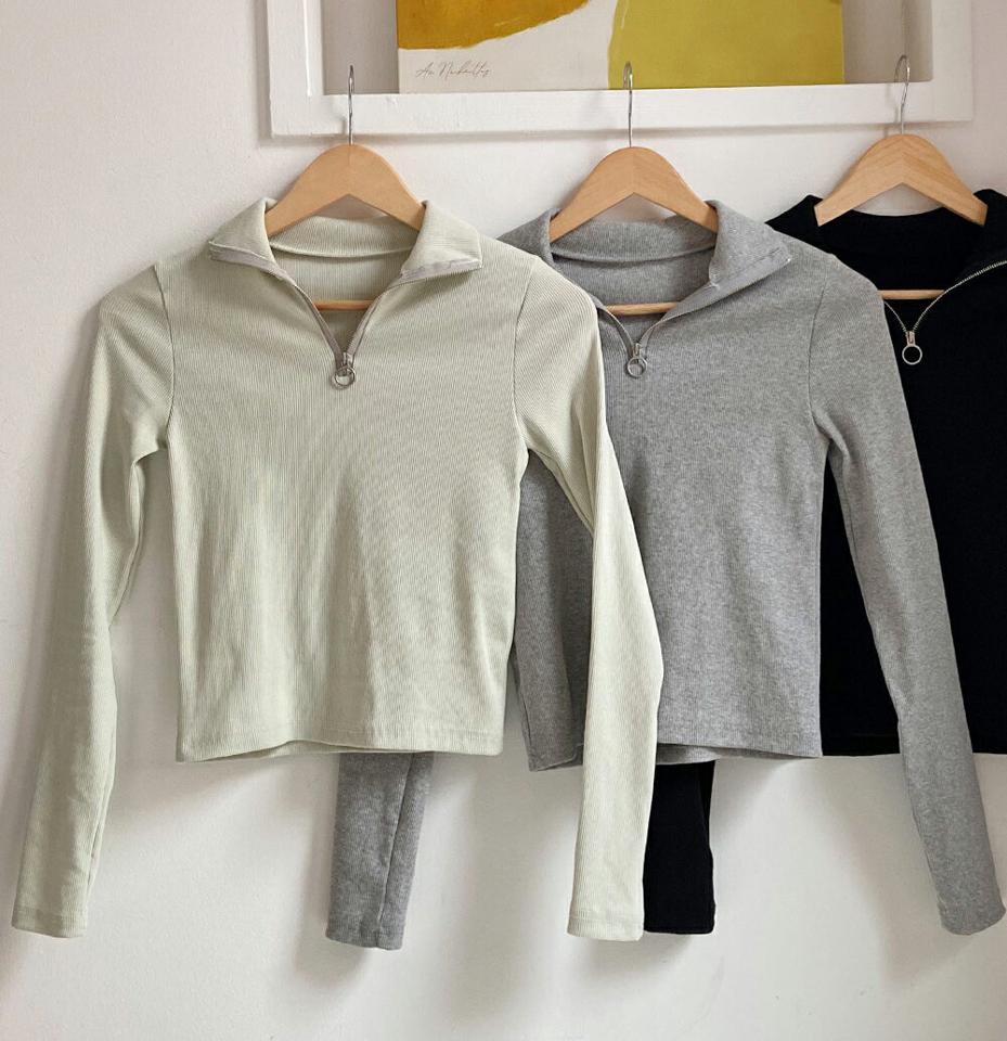 リブハーフジップTシャツ・全3色・t01949 レディース 【tops】韓国ファッション トップス Tシャツ 長袖 ハイネック リブ ハーフジップ クロップド丈 無地 単色 シンプル フェミニン スリム 体型カバー カジュアル デイリー 秋 冬 NIJU