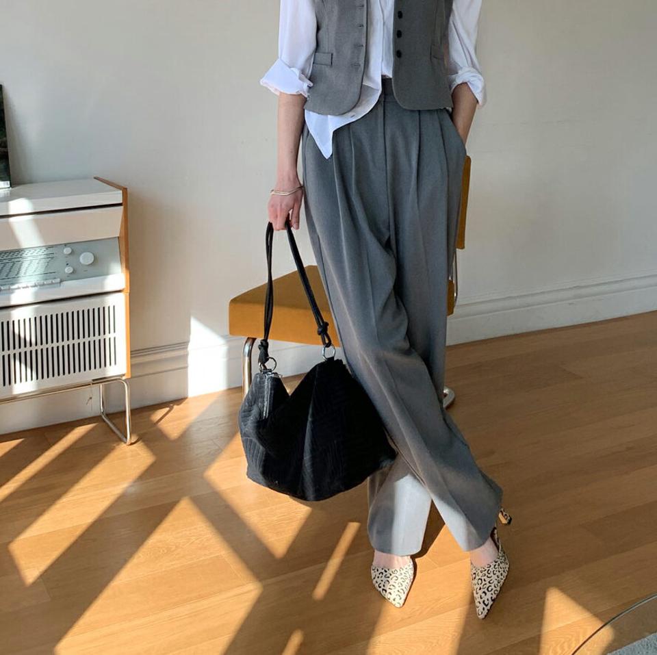 ワイドスラックス・全2色・t00102 レディース 【pt】スラックス パンツ ズボン ロングパンツ ワイドパンツ ワイドスラックス 単色 無地 シンプル ベーシック 大人 オフィスカジュアル タック 結婚式 秋 冬 韓国ファッション ハイホリHIHOLLI