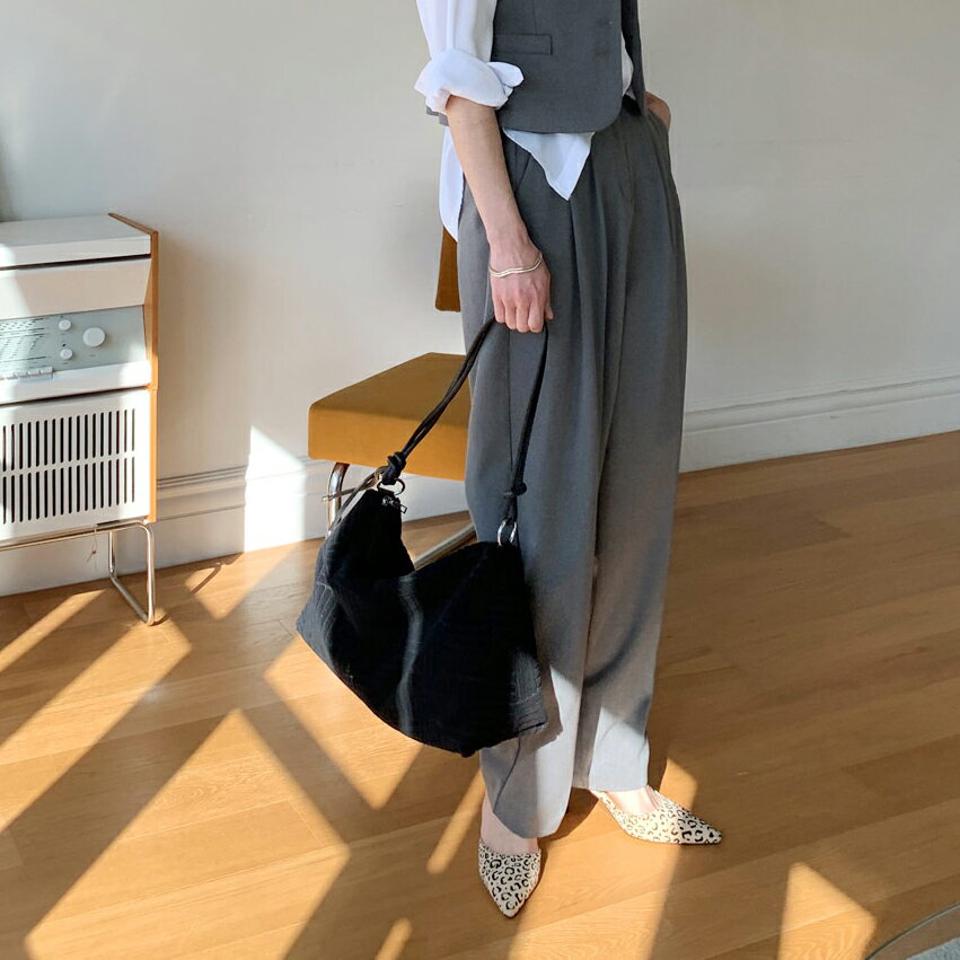 ワイドスラックス・全2色・t00102 レディース 【pt】スラックス パンツ ズボン ロングパンツ ワイドパンツ ワイドスラックス 単色 無地 シンプル ベーシック 大人 オフィスカジュアル タック 結婚式 秋 冬 韓国ファッション ハイホリHIHOLLI