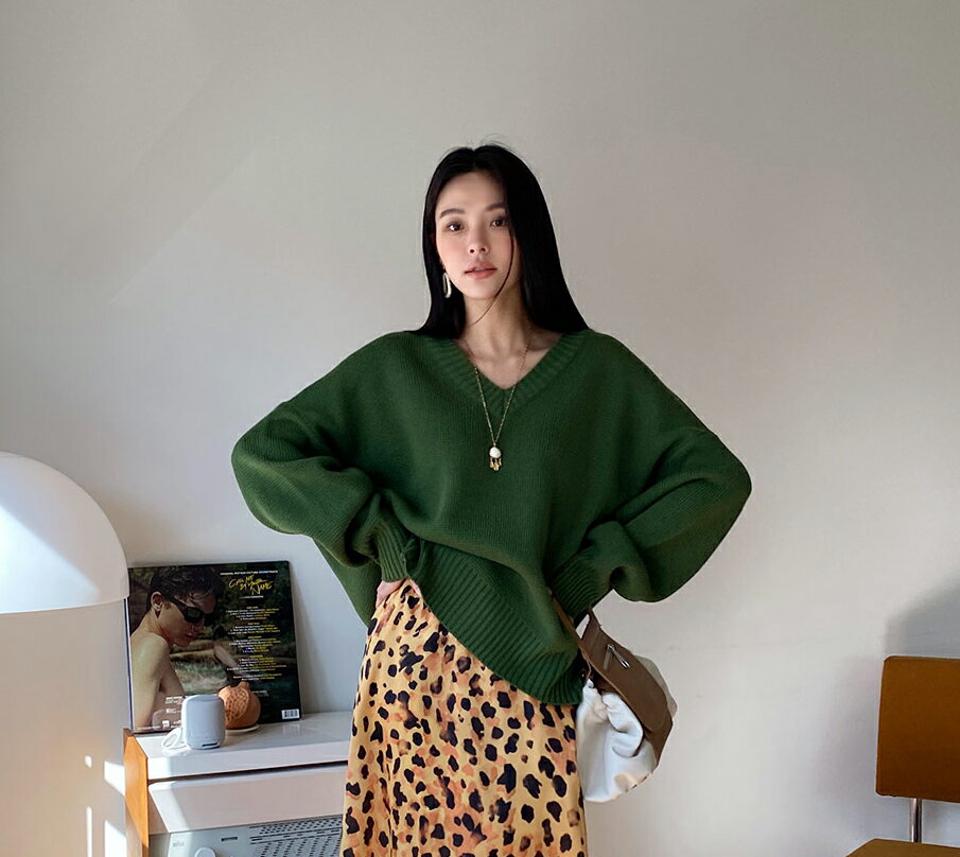 Vネックルーズニット・全5色・n00092 レディース 【tops】トップス ニット 長袖 Vネック 単色 無地 シンプル ベーシック ルーズ ゆったり ラフ カジュアル カラーアイテム カラーニット 大人 秋 冬 韓国ファッション ハイホリHIHOLLI 年上