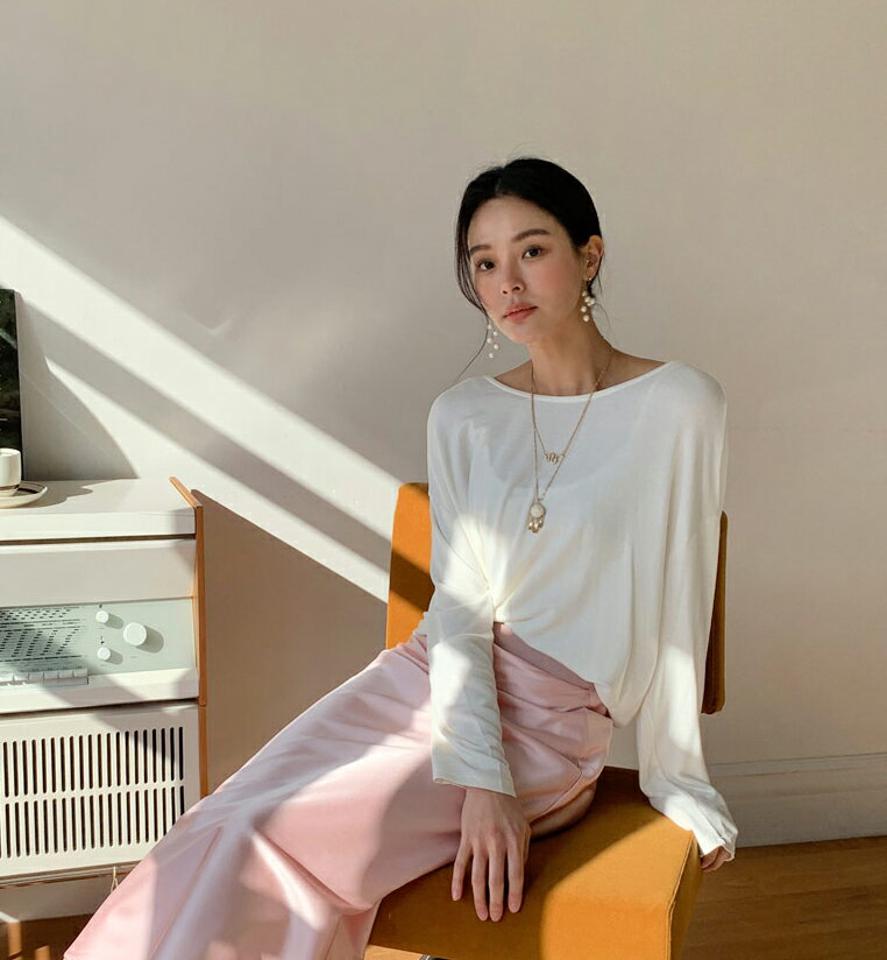 バックツイストTシャツ・全4色・t00084 レディース 【tops】トップス Tシャツ 長袖 バックシャン 背中見せ バックコンシャス 単色 無地 シンプル Vネック ツイスト 大人 きれいめ 春 秋 冬 韓国ファッション ハイホリHIHOLLI