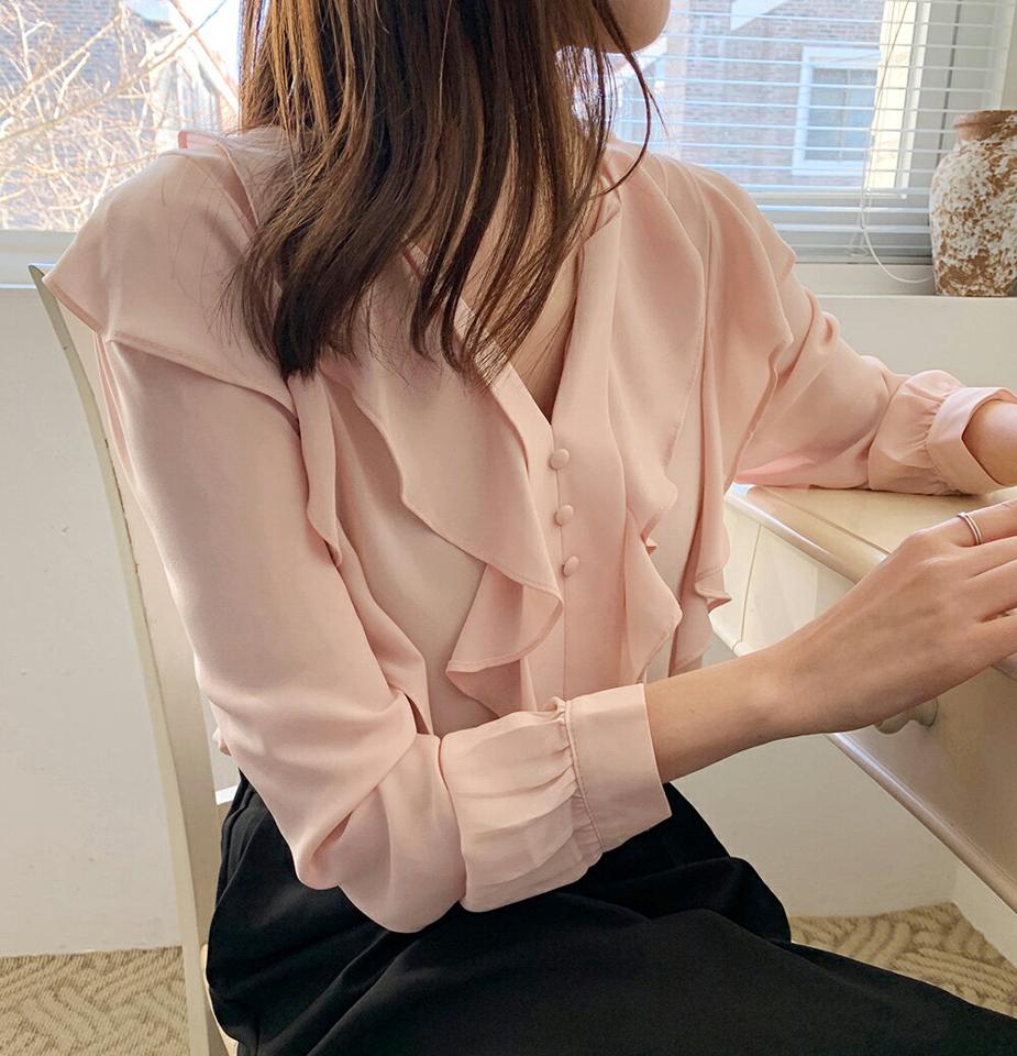 フリルVネックブラウス・全3色・b00094 レディース 【bl】韓国ファッション トップス ブラウス 長袖 Vネック フリル くるみボタン パフスリーブ パフスリーブ 大人 上品 シンプル カジュアル フェミニン デコラティブ オケージョン ガーリー 春 秋 冬