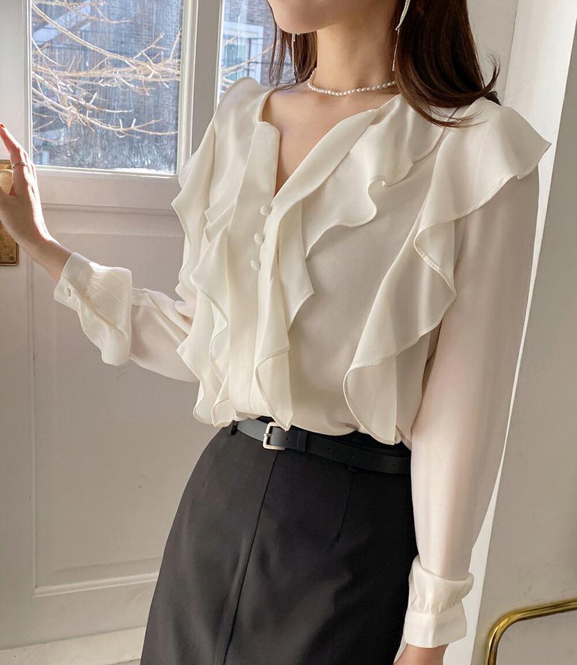 フリルVネックブラウス・全3色・b00094 レディース 【bl】韓国ファッション トップス ブラウス 長袖 Vネック フリル くるみボタン パフスリーブ パフスリーブ 大人 上品 シンプル カジュアル フェミニン デコラティブ オケージョン ガーリー 春 秋 冬