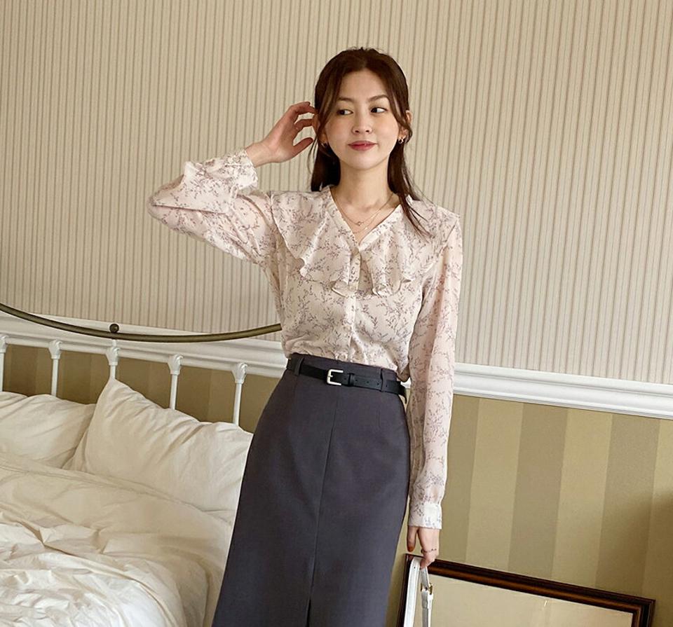フリル花柄シアーブラウス・全2色・b00095 レディース 【bl】韓国ファッション トップス ブラウス 長袖 Vネック 襟コンシャス フリル 花柄 フラワー フローラル シアー シンプル カジュアル フェミニン ガーリー 春 秋 冬 セール