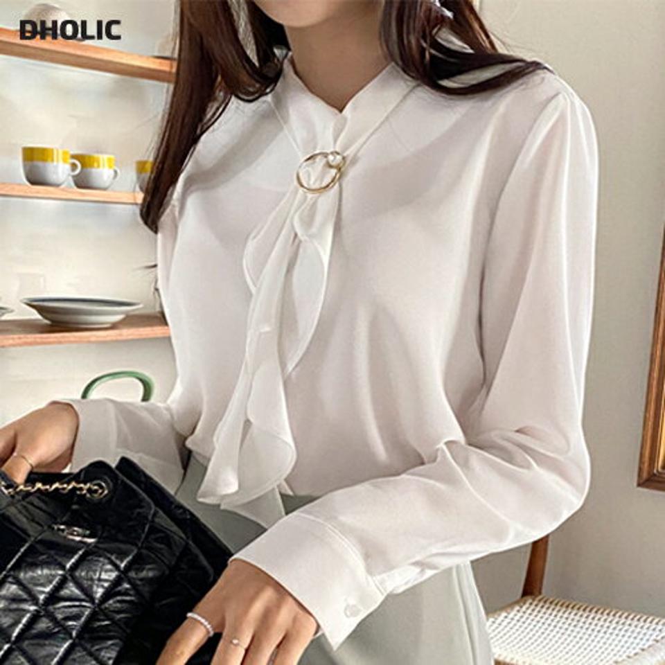 パール調ブローチ付ブラウス・全2色・t63293 レディース 【bl】韓国ファッション トップス ブラウス 長袖 ネックリボン 襟コンシャス ツイスト パール調 ブローチ付 シフォン 無地 シンプル 大人 体型カバー カジュアル フェミニン 春 秋 冬