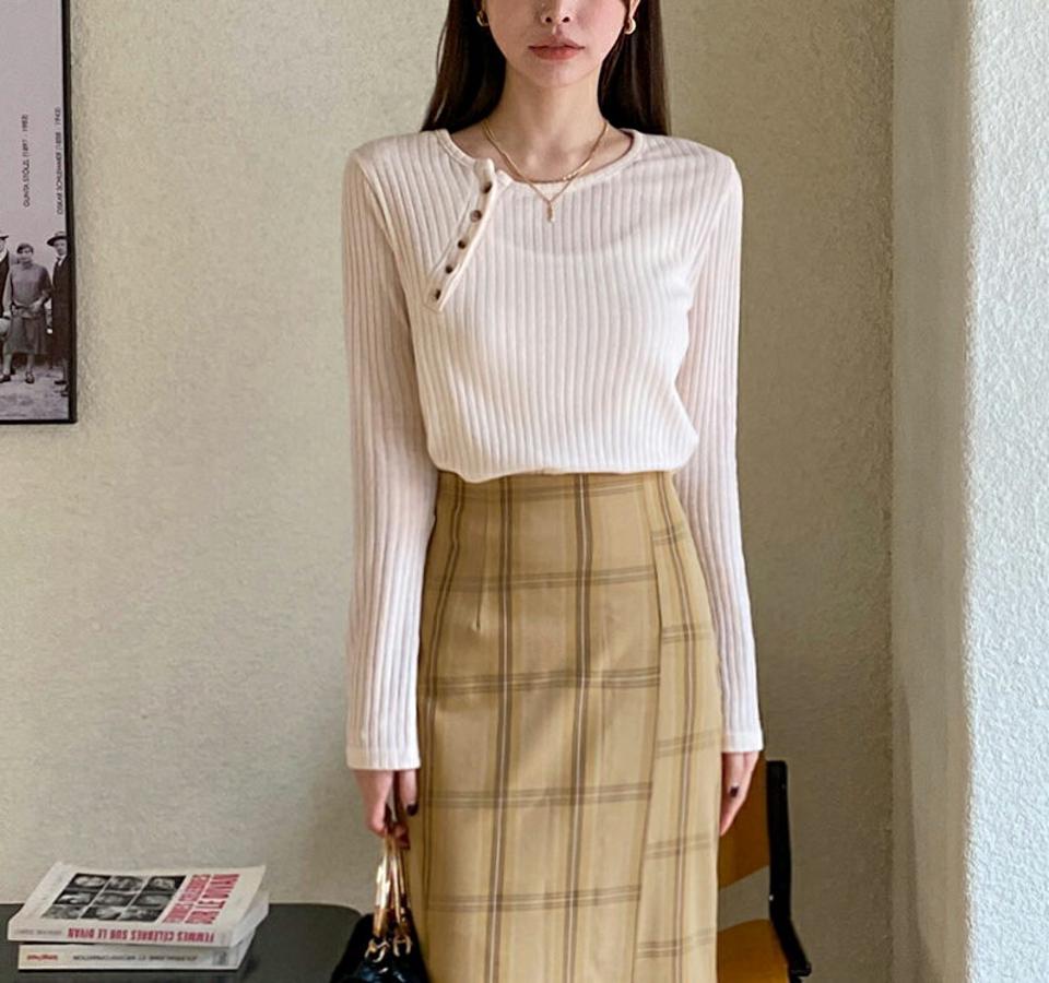 ネックボタンリブニット・全4色・t71586 レディース 【tops】トップス ニット 長袖 リブニット ボタン 単色 シンプル カジュアル 大人 スリム 秋 冬 韓国ファッション ハイホリHIHOLLI