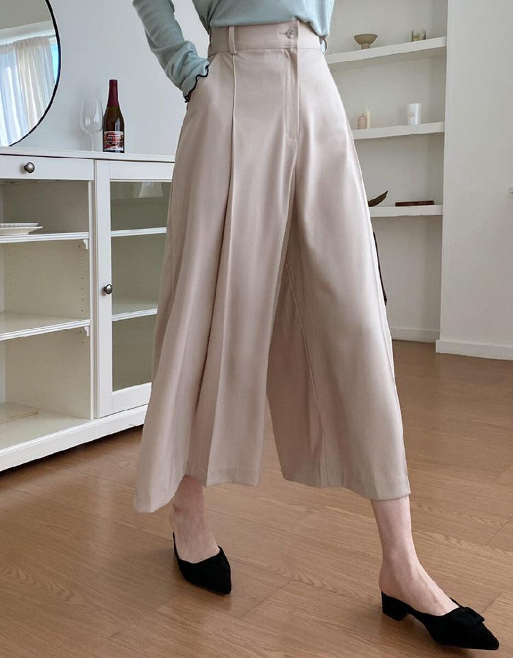 ≪人気商品再入荷≫フレアピンタックパンツ・全3色・b71640 レディース 【pt】パンツ ロング フレアパンツ スカンツ 単色 無地 大人 体型カバー オフィス ハイウエスト 骨格ナチュラル 春 秋 冬 カラーパンツ 韓国ファッション ハイホリHIHOLLI