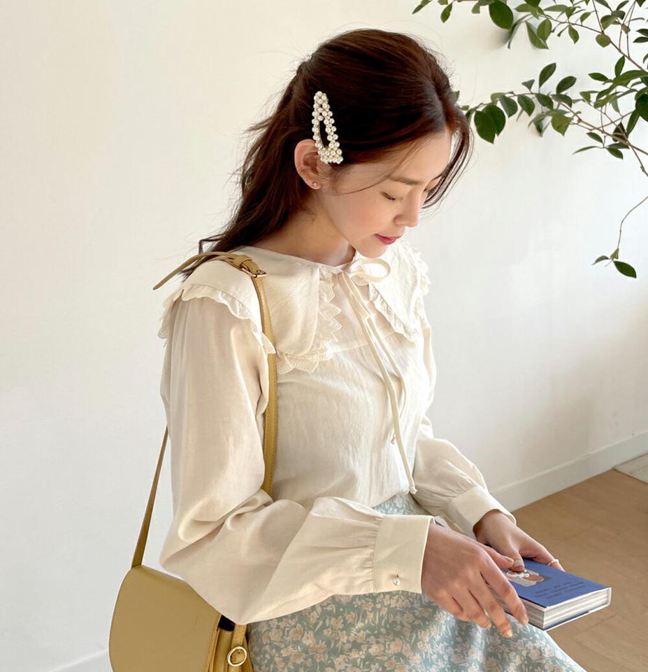 レースカラー付パール調ボタンブラウス・全2色・b00094 レディース 【bl】韓国ファッション トップス ブラウス 長袖 ラウンドネック 襟コンシャス レースカラー パール調 リボン シンプル カジュアル フェミニン 体型カバー ガーリー 春 秋 冬