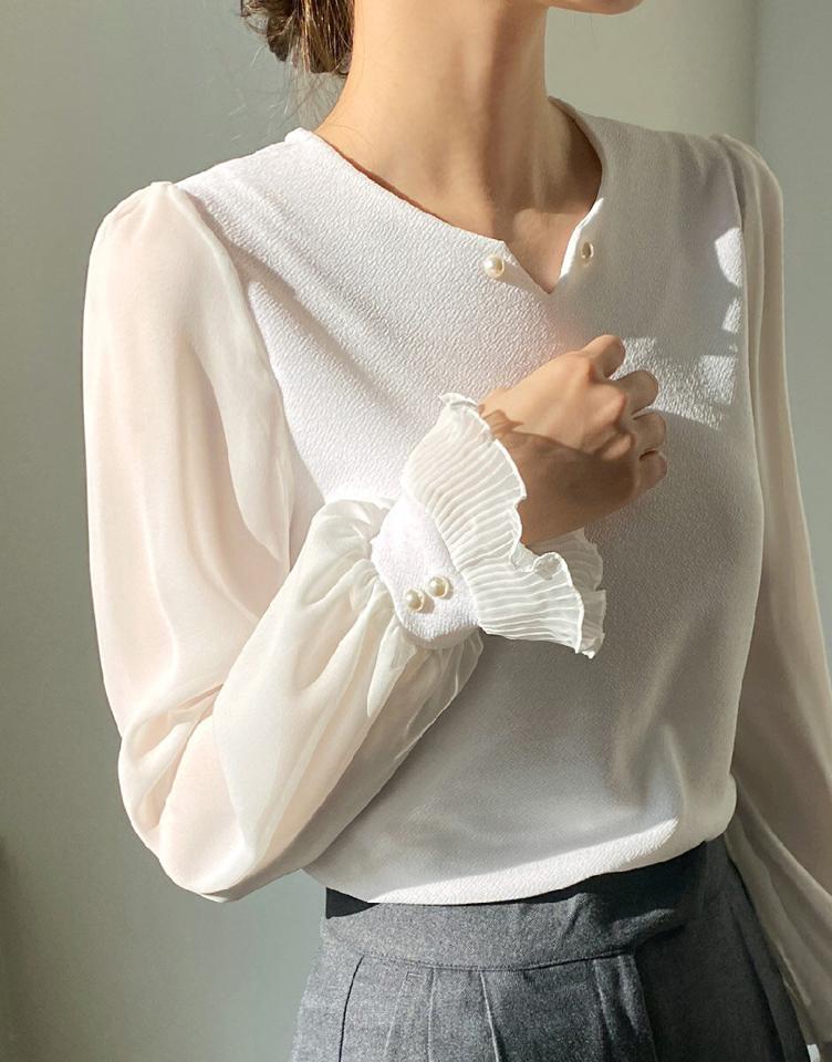 フェイクパールプリーツスリーブブラウス・全3色・t71673 レディース 【bl】トップス ブラウス 長袖 プリーツ パールボタン フェミニン 上品 大人 きれいめ 袖コン かわいい ギャザー 春 秋 冬 韓国ファッション ハイホリHIHOLLI
