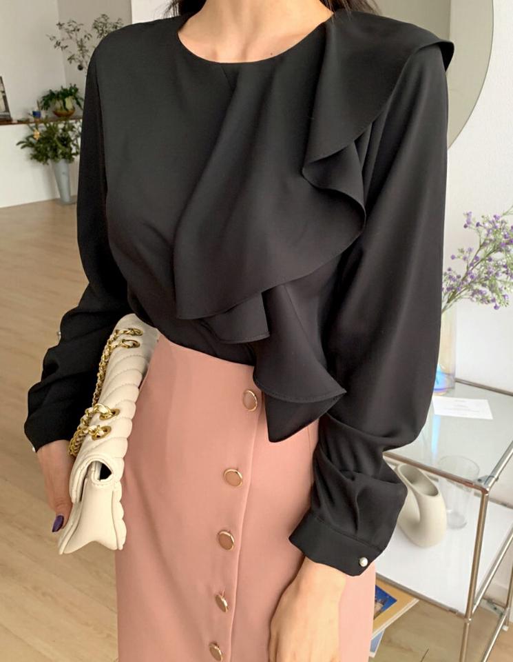 ≪人気商品再入荷≫パール調ボタンラッフルブラウス・b65337 レディース 【bl】韓国ファッション トップス ブラウス 長袖 ラウンドネック パール調 ボタン フリル ラッフル 無地 シンプル カジュアル フェミニン ガーリー 春 秋 冬