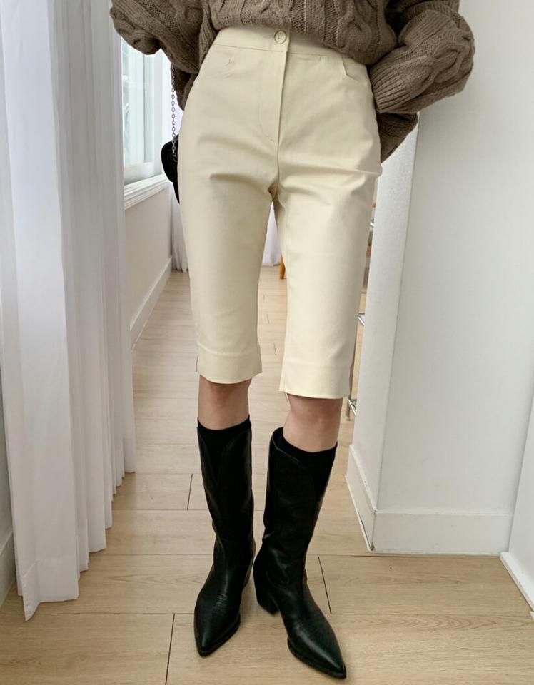スリットハーフパンツ・全2色・t65348 レディース 【pt】韓国ファッション ボトムス ハーフ ハーフパンツ スリット スリム ハーフ丈 ポケット 無地 シンプル 体型カバー 足長 美脚 フェミニン カジュアル 秋 冬