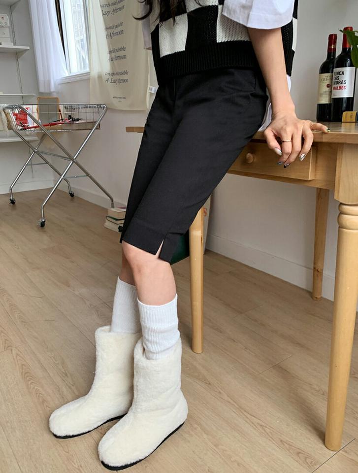 スリットハーフパンツ・全2色・t65348 レディース 【pt】韓国ファッション ボトムス ハーフ ハーフパンツ スリット スリム ハーフ丈 ポケット 無地 シンプル 体型カバー 足長 美脚 フェミニン カジュアル 秋 冬