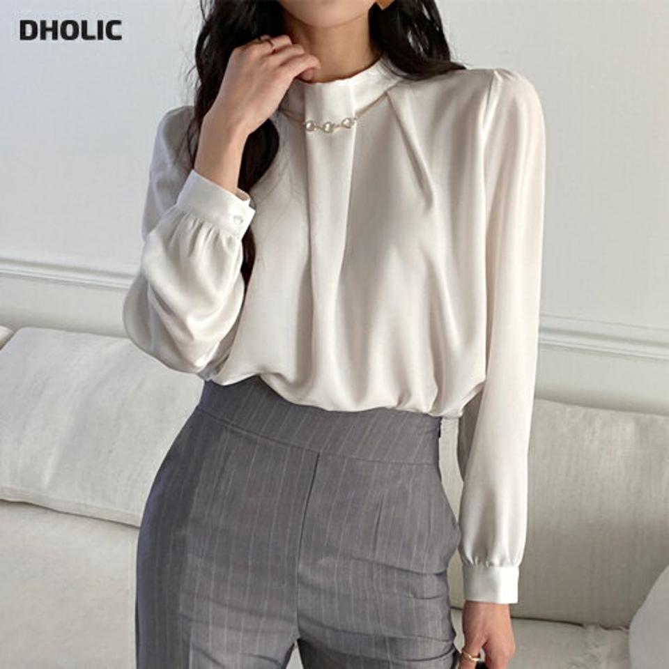 チェーンストラップ付タックブラウス・全2色・t00083 レディース 【bl】トップス ブラウス 長袖 襟コン フェミニン 単色 無地 シンプル 大人 きれいめ 上品 オケージョン プルオーバー クリスマス 春 秋 冬 韓国ファッション HIHOLLI