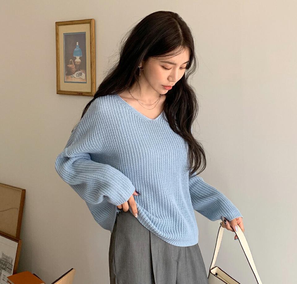 Vネックルーズニット・全6色・t00157 レディース 【tops】韓国ファッション トップス 大人 長袖 Vネック ルーズ ドロップショルダー クロップド丈 カラーニット パステル 無地 ベーシック シンプル 体型カバー フェミニン デイリー 秋 冬