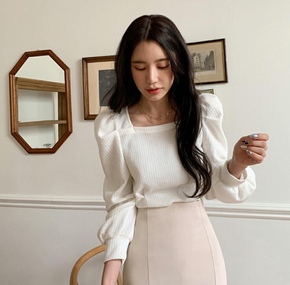 スクエアパフTシャツ・全4色・t00161 レディース 【tops】韓国ファッション トップス Tシャツ 大人 長袖 スクエアネック クロップド丈 デコルテ パフスリーブ シンプル 体型カバー 細身 フェミニン カジュアル 秋 冬