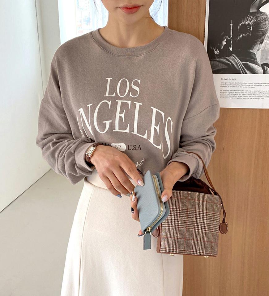 【スーパーセール特価】LOS ANGELESレタリングTシャツ・全4色・t66379 レディース 【tops】韓国ファッション トップス Tシャツ 大人 長袖 ラウンドネック レタリング 英字 ロゴ スリット ドロップショルダー シンプル 体型カバー 細身 フェミニン カジュアル デイリー 秋 冬