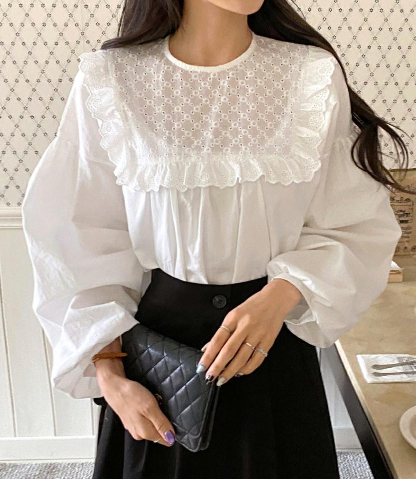 スクエアアイレットレースブラウス・全2色・b00135 レディース 【bl】韓国ファッション トップス ブラウス 長袖 ラウンドネック 襟コンシャス スクエア アイレットレース 花柄 フラワー シンプル カジュアル フェミニン ガーリー 春 秋 冬
