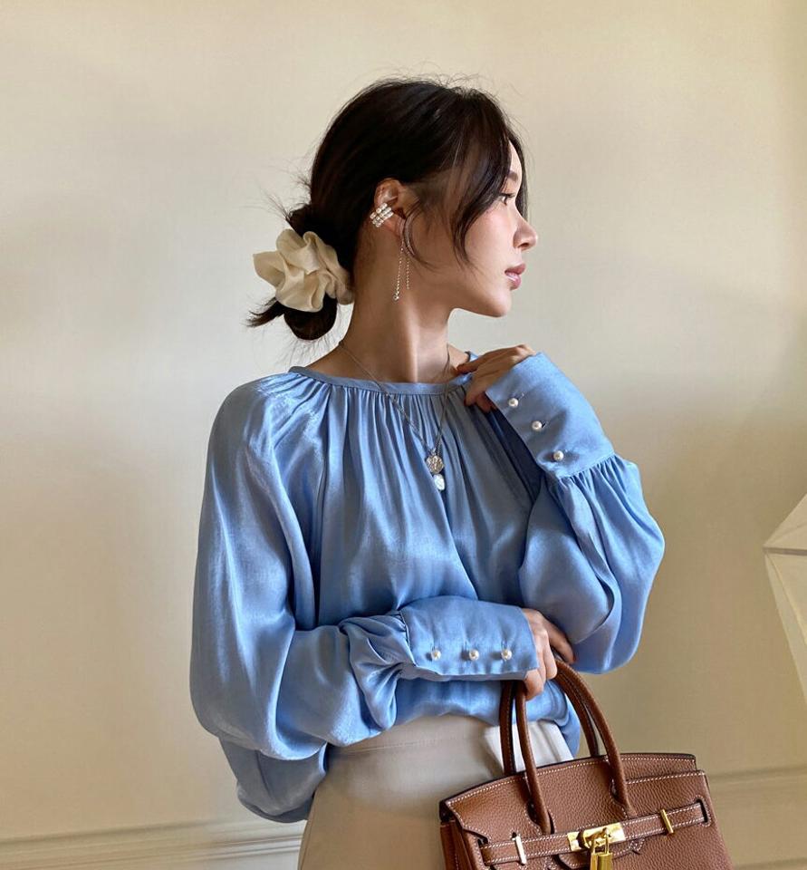 2WAYサテンストラップブラウス・全3色・b00137 レディース 【bl】トップス ブラウス 長袖 ストラップ サテン 前後着用自由 単色 フェミニン 上品 大人 光沢感 ギャザー ラグランスリーブ パールボタン 春 秋 冬 韓国ファッション ハイホリHIHOLLI