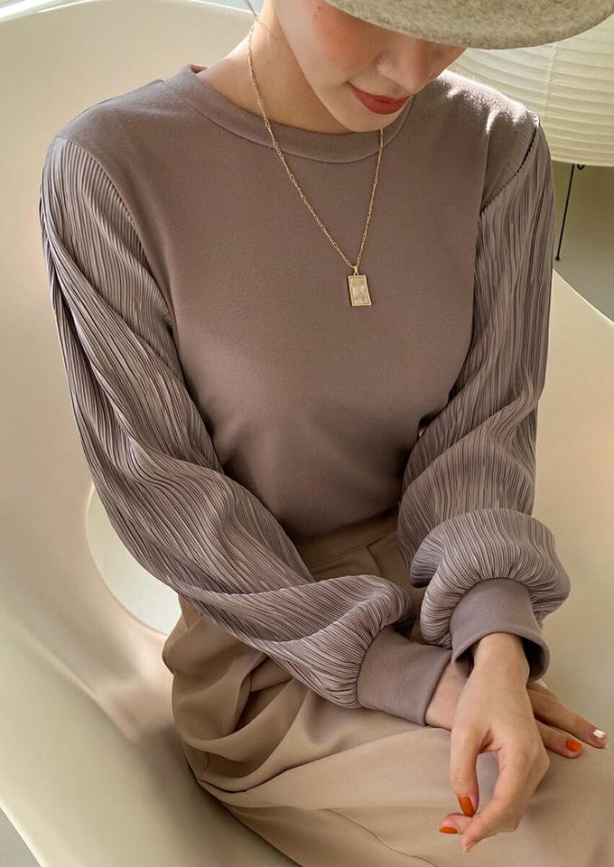 プリーツスリーブTシャツ・全4色・b00140 レディース 【tops】トップス Tシャツ 長袖 プリーツ フェミニン 袖コン 大人 きれいめ 上品 異素材 ラウンドネック ボリューム袖 フェミニン 春 秋 冬 韓国ファッション ハイホリHIHOLLI