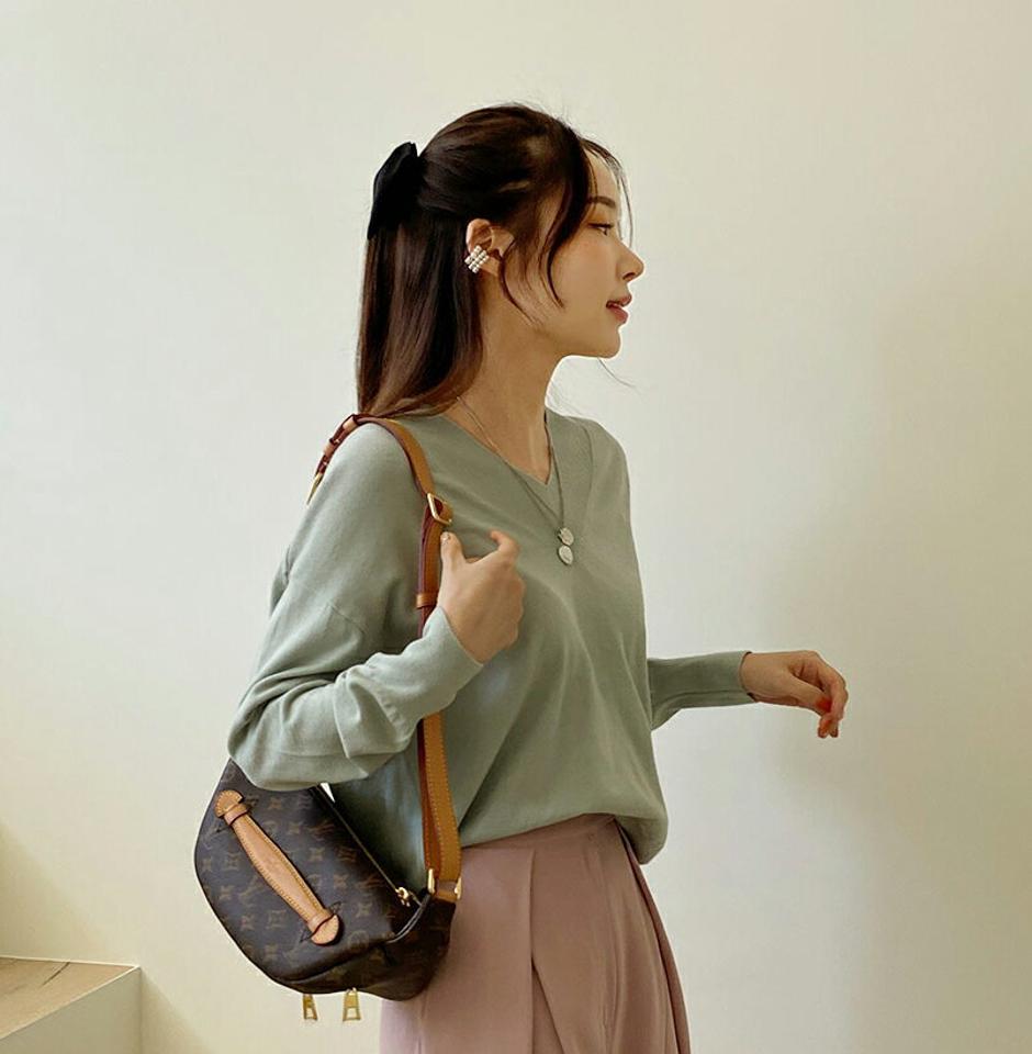 Vネックルーズフィットニット・全4色・b00135 レディース 【tops】トップス ニット 長袖 ルーズ ゆったり 単色 無地 シンプル ベーシック Vネック カジュアル ラフ 秋 冬 韓国ファッション ハイホリHIHOLLI