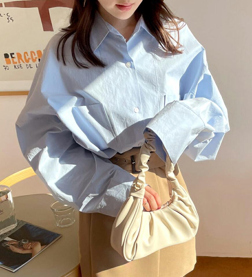 ルーズポケットシャツ・全2色・t66614 レディース 【bl】トップス シャツ 長袖 ゆったり ラフ カジュアル ワイドカフス 単色 無地 シンプル ベーシック 大人 パステル 水色 きれいめ 春 秋 冬 韓国ファッション