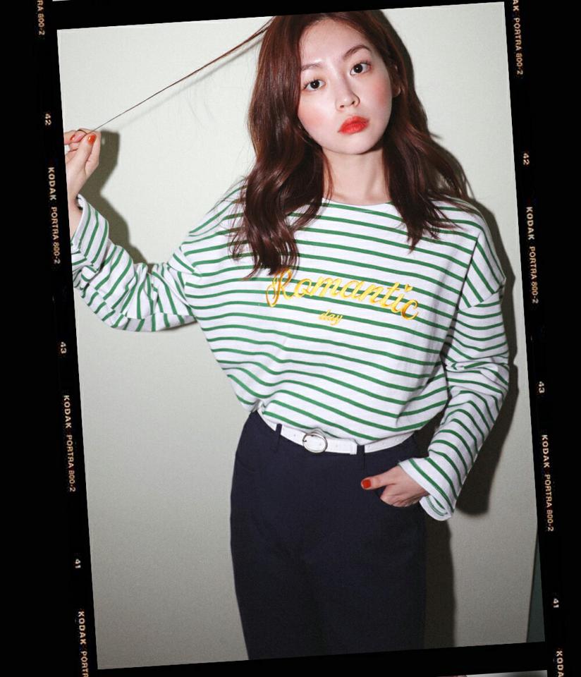 刺繍レタリングボーダーTシャツ・全3色・t00106 レディース 【tops】韓国ファッション トップス Tシャツ 大人 長袖 ラウンドネック 刺繍 レタリング ロゴ ボーダー スリット シンプル 体型カバー 細身 フェミニン カジュアル 秋 冬
