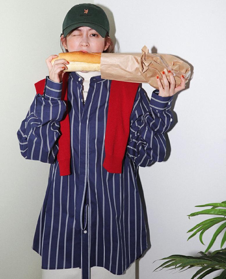 ストラップヘンリーネックストライプシャツ・全2色・a00099 レディース 【bl】韓国ファッション トップス シャツ 長袖 ストラップ ヘンリーネック ストライプ シンプル ルーズ カジュアル フェミニン 体型カバー ガーリー 春 秋 冬