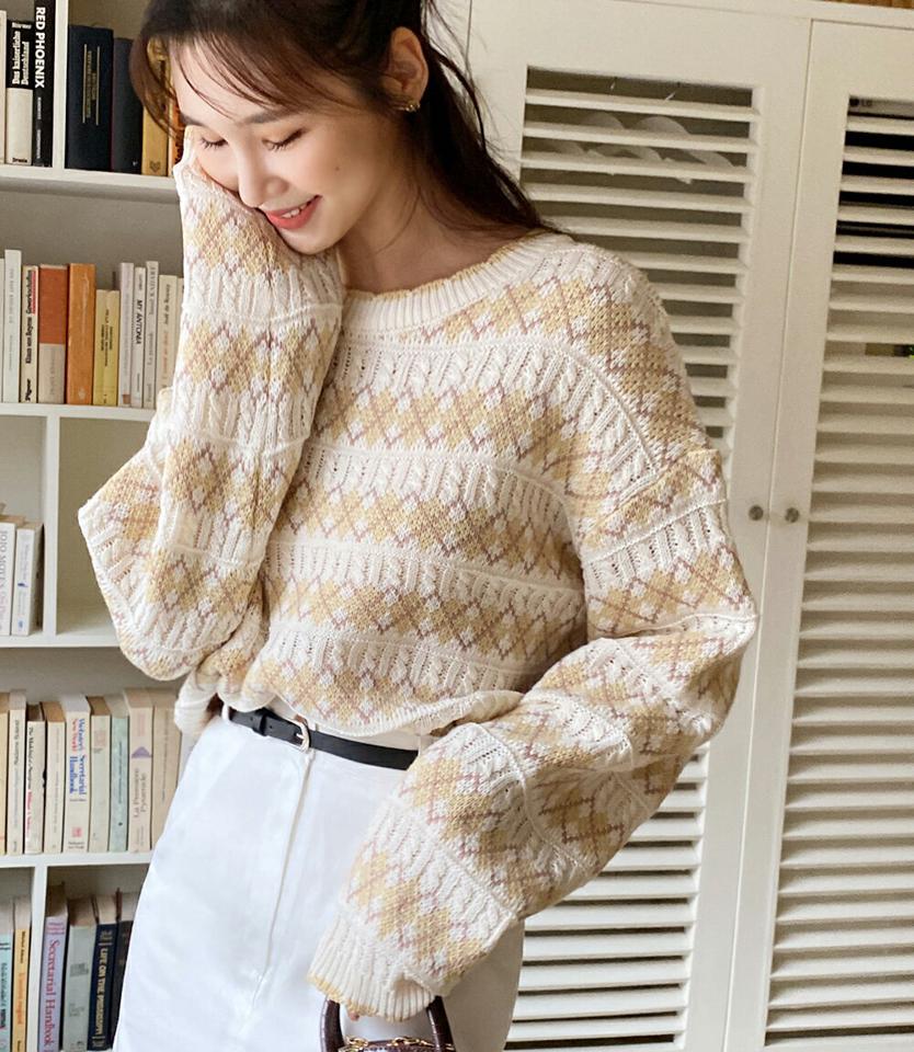 【新作10%OFF】アーガイルラウンドニット・全3色・t71583 レディース 【tops】韓国ファッション トップス ニット 大人 長袖 ラウンドネック アーガイル ツイスト編み ユニーク 柄ニット シンプル ユニーク 体型カバー フェミニン カジュアル 秋 冬