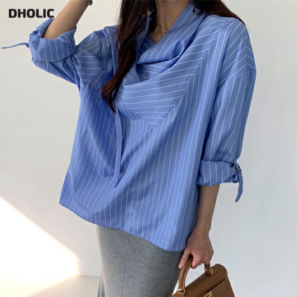 バックルストライプブラウス・全2色・t00099 レディース 【bl】トップス ブラウス 長袖 ストライプ柄 ユニーク 個性的 爽やか 華奢見え オーバーサイズ ゆったり 大人 ハーフネック ベルト 変形 春 秋 冬 韓国ファッション ハイホリHIHOLLI