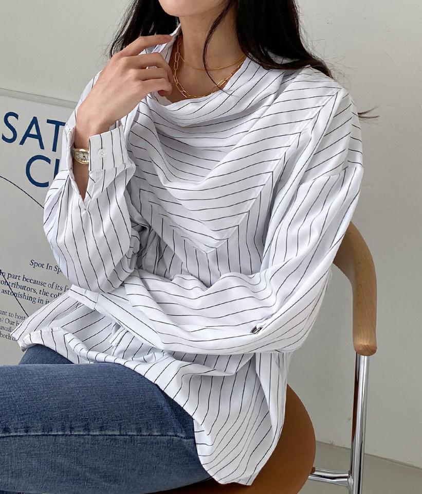 バックルストライプブラウス・全2色・t00099 レディース 【bl】トップス ブラウス 長袖 ストライプ柄 ユニーク 個性的 爽やか 華奢見え オーバーサイズ ゆったり 大人 ハーフネック ベルト 変形 春 秋 冬 韓国ファッション ハイホリHIHOLLI