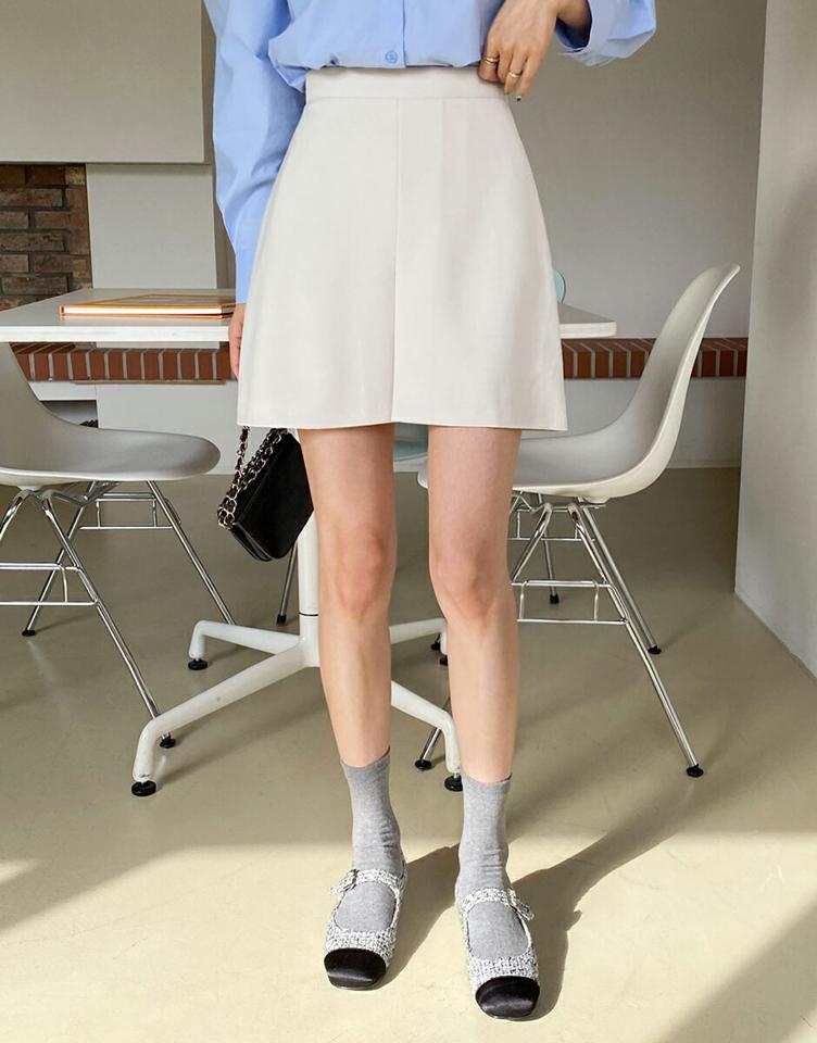 Aラインスリットミニスカート・全2色・t66475 レディース 【sk】韓国ファッション ボトムス スカート ミニ ミニスカート Aライン スリット ミニ丈 足長 細身 無地 シンプル フェミニン y2k カジュアル ガーリー 高級感 秋 冬