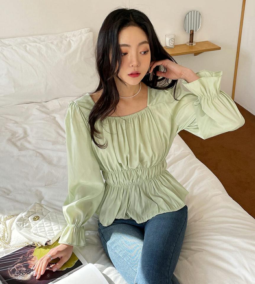 スクエアシルキーブラウス・全5色・t66462 レディース 【bl】韓国ファッション トップス ブラウス 長袖 スクエアネック シルキー シャーリング パフ 無地 シンプル カジュアル フェミニン 体型カバー ガーリー 春 秋 冬