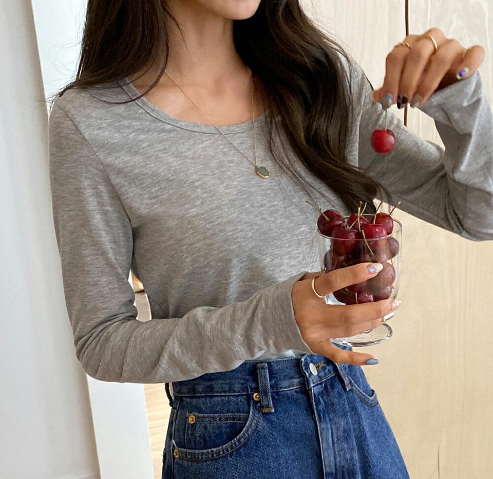 UネックTシャツ・全4色・t65415 レディース 【tops】韓国ファッション トップス Tシャツ 大人 長袖 Uネック スリム 無地 ベーシック シンプル 伸縮性 細身 フェミニン カジュアル 秋 冬