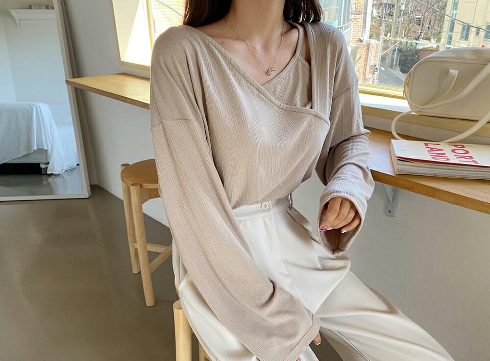【タイム特価】ダイアゴナルレイヤード調Tシャツ・全3色・e63322 レディース 【tops】韓国ファッション トップス Tシャツ 大人 長袖 Vネック ドロップショルダー ダイアゴナル レイヤード調 シンプル 細身 フェミニン カジュアル 秋 冬 【TS】セール
