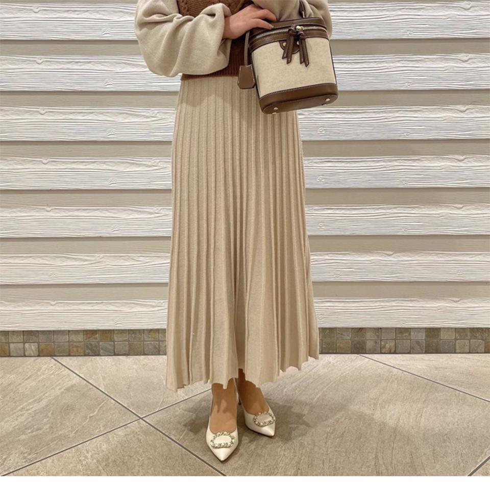 チェーンバックルが上品♪モチーフ付きパンプス