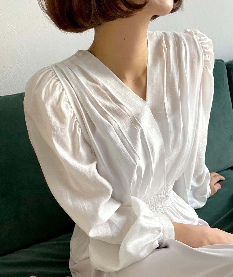 サテンシャーリングブラウス・全4色・t66673 レディース 【bl】韓国ファッション トップス ブラウス 長袖 Vネック クロップド丈 タック シャーリング サテン パフスリーブ シンプル カジュアル フェミニン 体型カバー ガーリー 春 秋 冬
